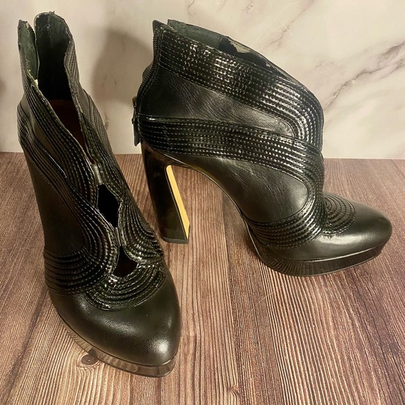 MRKT Black Leather Heals/ Booties Size 9 - Picture 5 of 5
